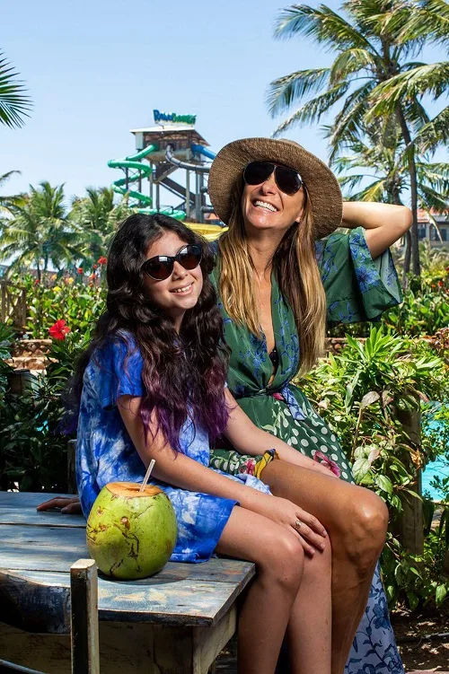 Mônica Martelli se diverte no Beach Park