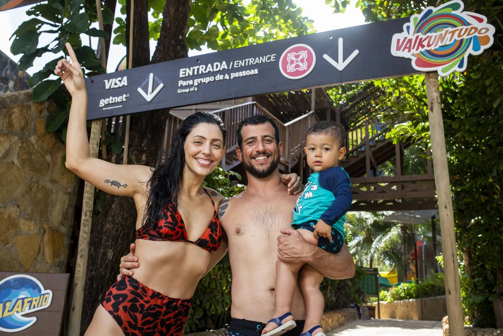 Karina Vela aproveita dias de sol e diversão no Ceará