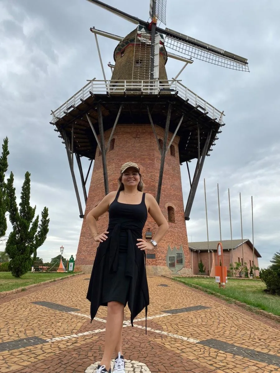 Alexia Flores desembarca em Holambra