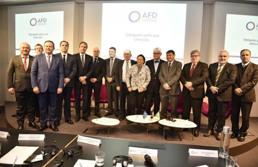 Camilo Santana é destaque em evento em Paris