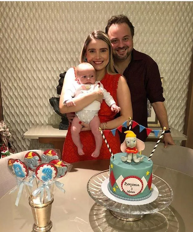 Celebrando com festa de Dumbo