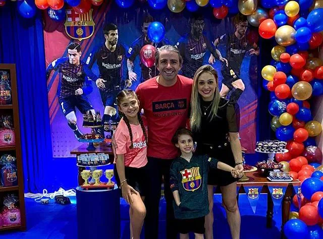 Fabinho Vasconcelos sopra suas seis velinhas