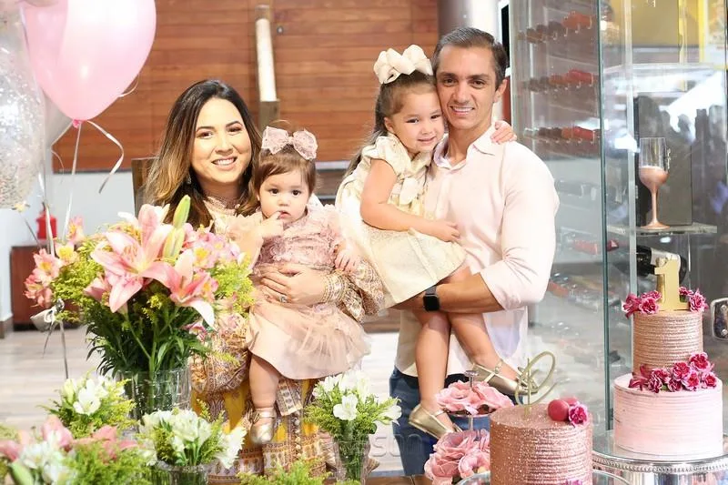Carol Yamazaki e Maria Valentina festejam a nova idade