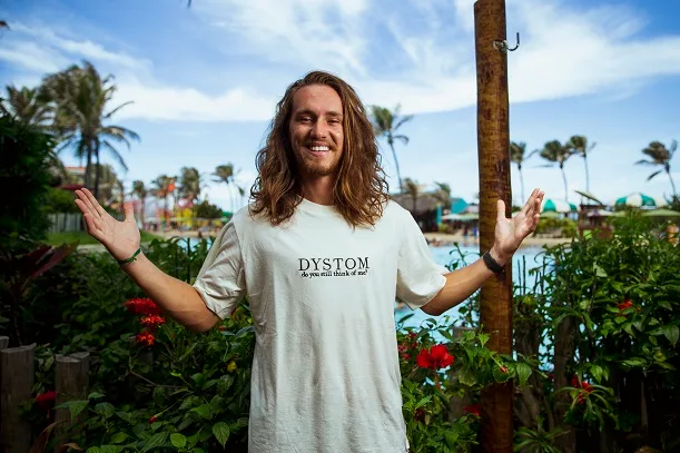 Vitor Kley se diverte no Beach Park
