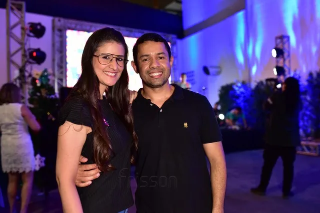 Erica Barreto e João Costa oficializam noivado
