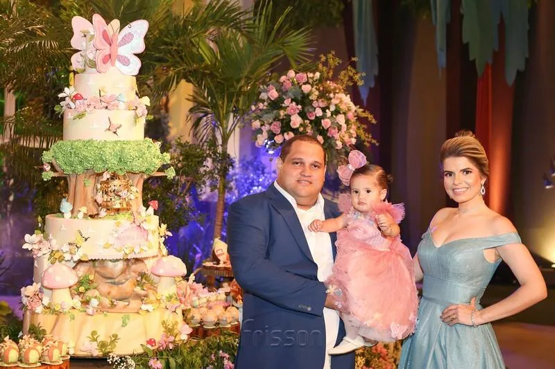 Tatiana e Maxson Lourenço assopram primeira velinha da filha