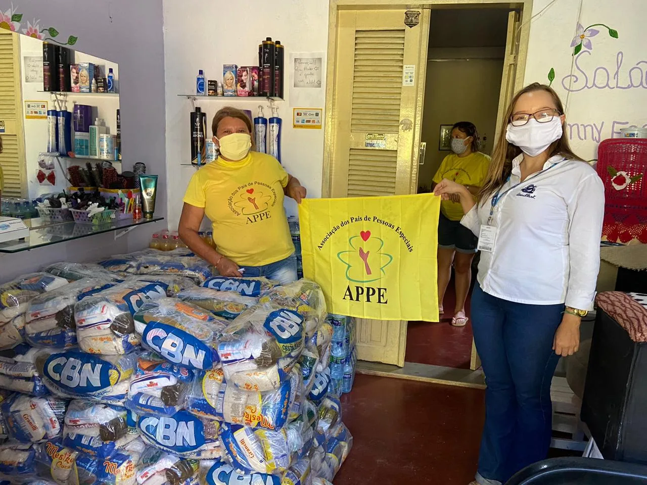 Beach Park entrega toneladas de alimentos e bebidas
