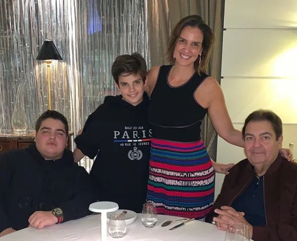Esposa de Faustão esclarece novidades da família