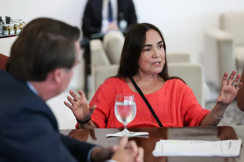 Regina Duarte deixa Secretaria de Cultura