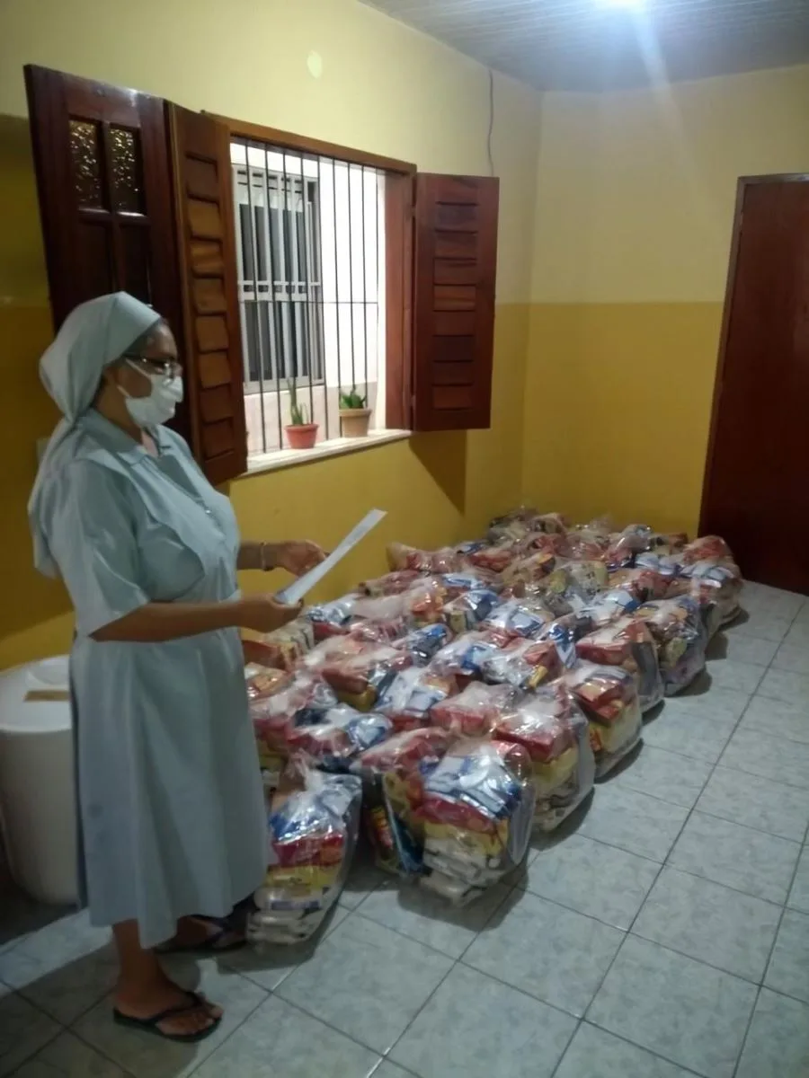 Grupo Mulheres do Brasil Núcleo Fortaleza distribui cestas