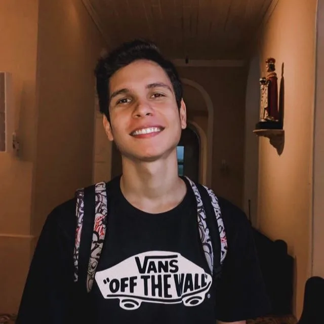 Jovem Une Fé e humor para evangelizar em tempos de pandemia