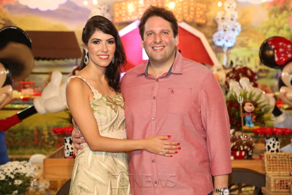 Flávia e Daniel Simões brindam Bodas de Madeira