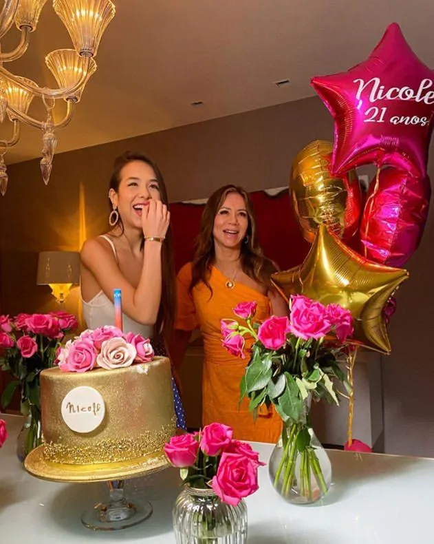 Nicole Brookes comemora seus 21 anos