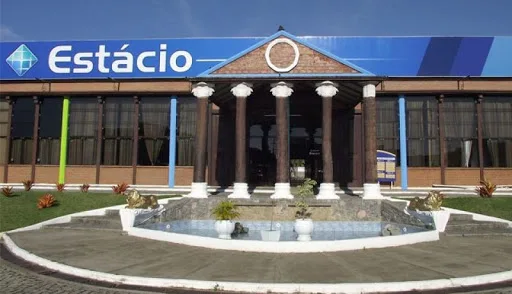 Estácio oferece 50% de desconto para formação superior