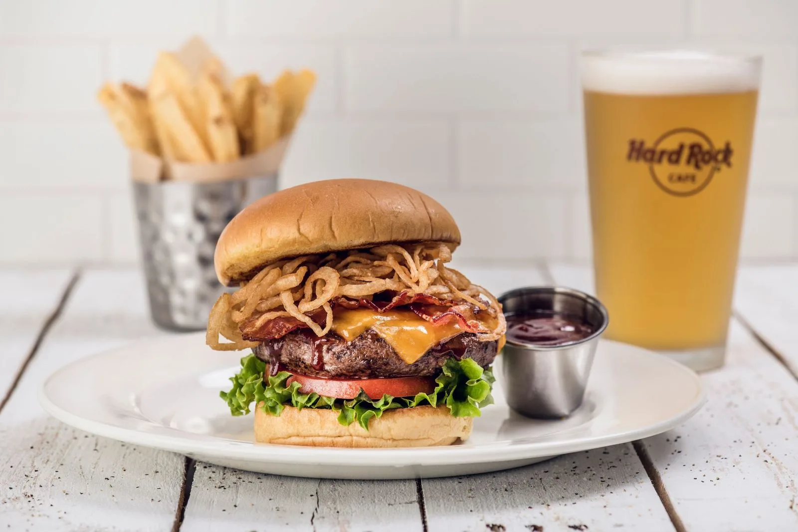 Hard Rock Cafe Fortaleza lança o BBQ Bacon Cheeseburger