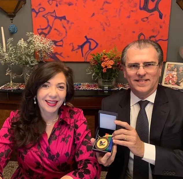 Gina Pompeu recebe Medalha do Mérito Acadêmico