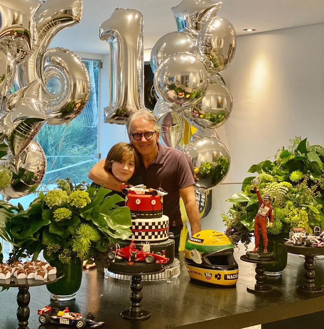 Otávio Mesquita ganha surpresa do filho em aniversário de 61 anos