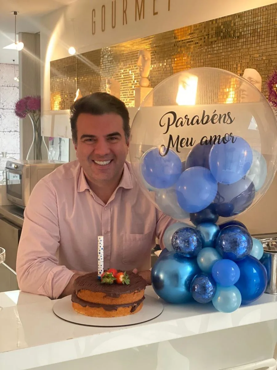 Danilo Dias brinda passagem pela folhinha