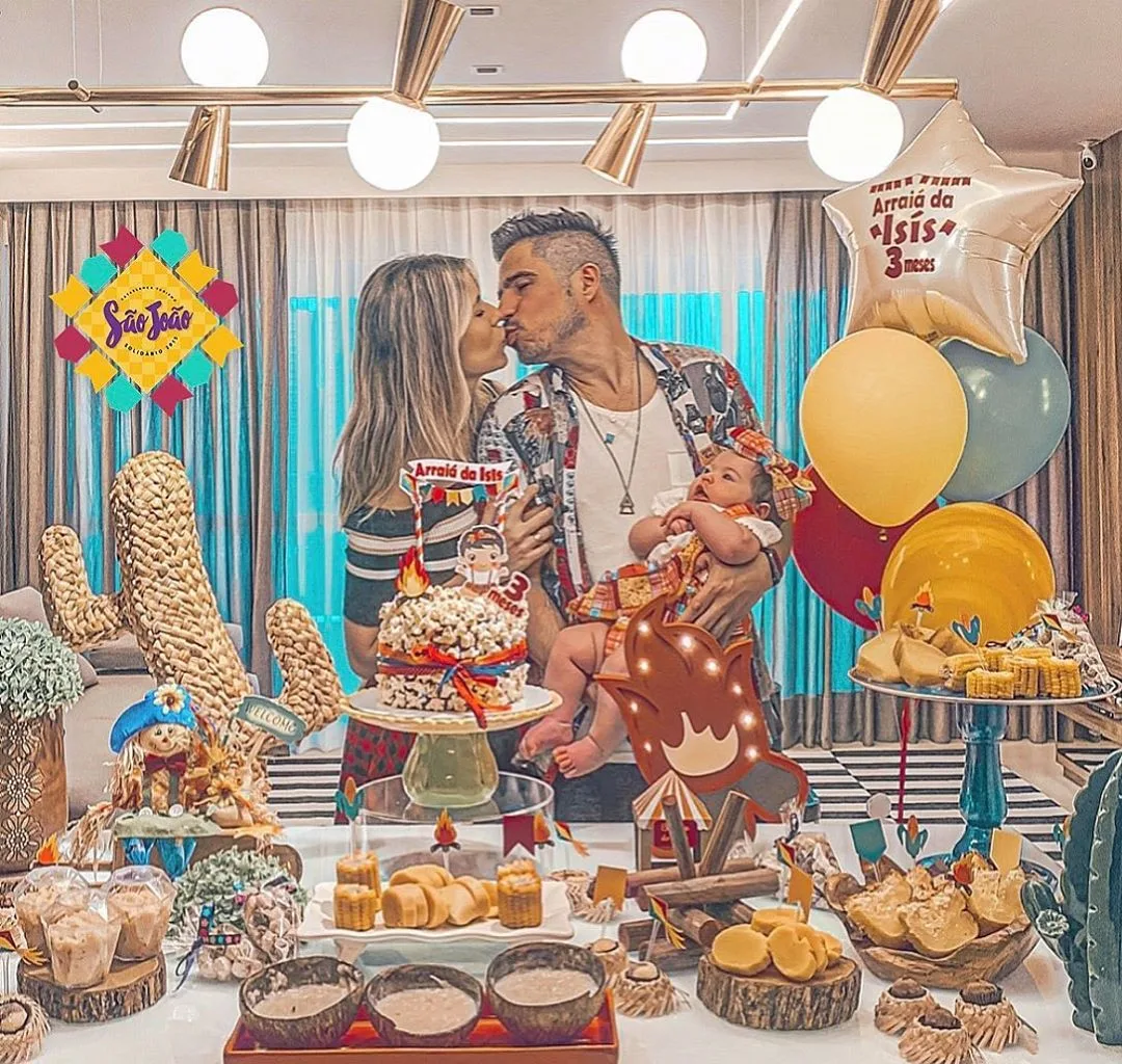 Natasha e Ivo Brown comemoram mesversário da filha Isis