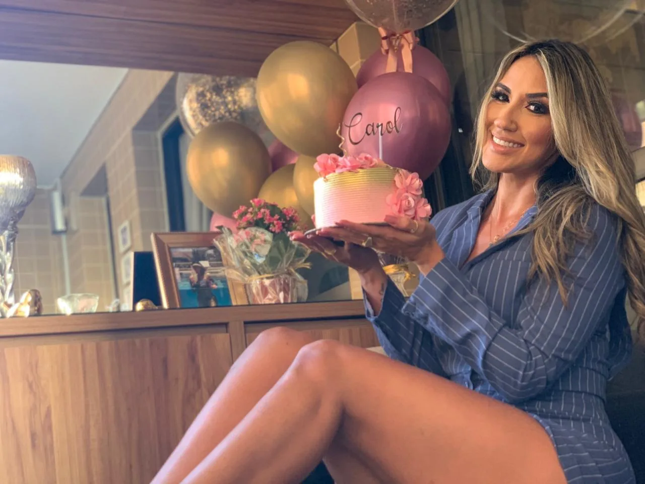 Carol Oliveira comemora aniversário