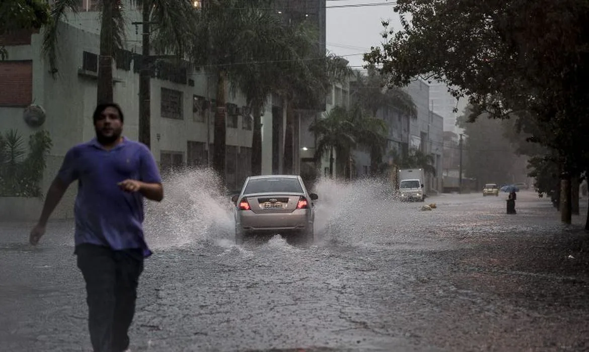 Novo ciclone se aproxima do Sul do Brasil