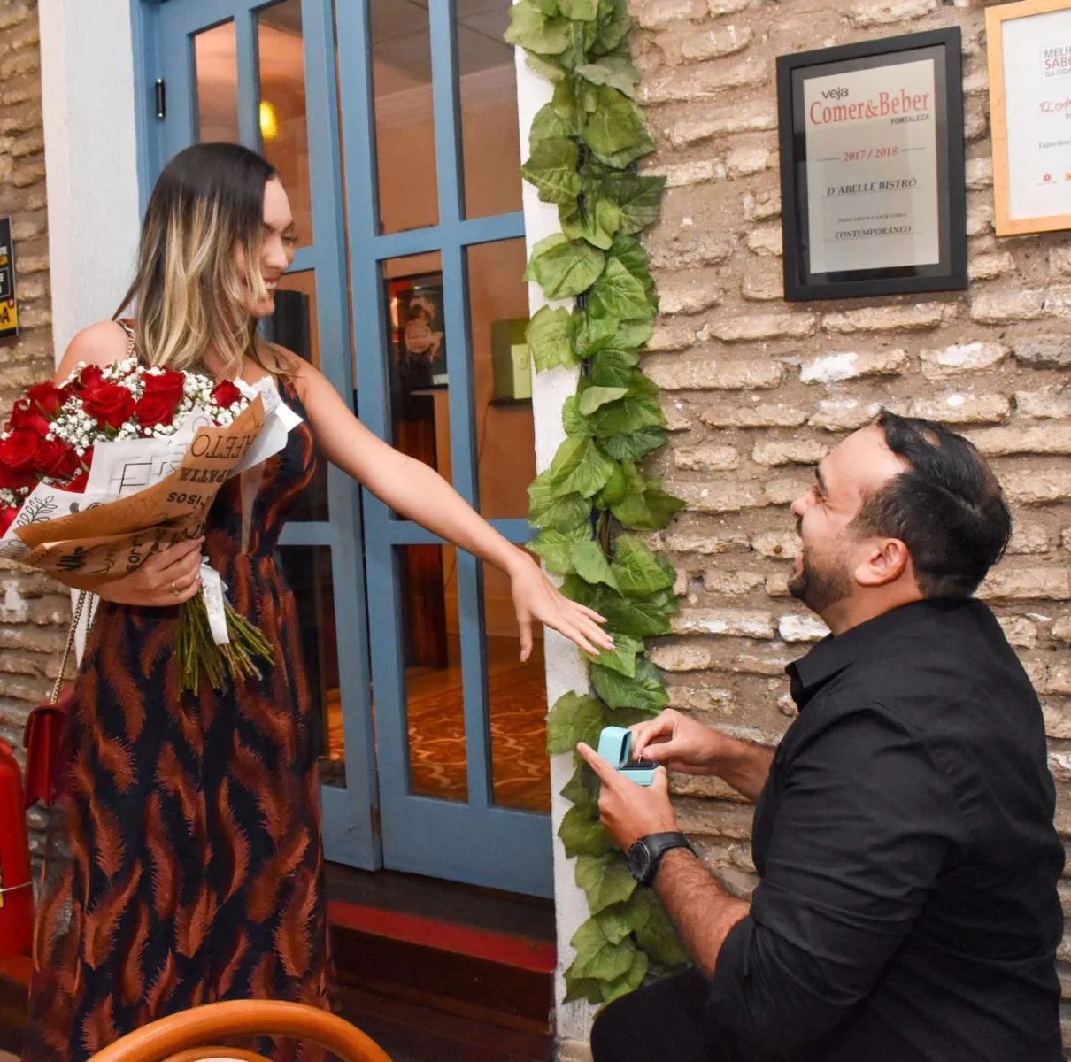 Priscila Holanda e Leonardo Rodrigues ficam noivos