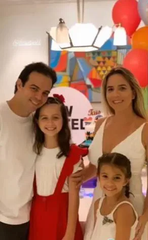 Taís Barros Leal festeja seus 10 anos