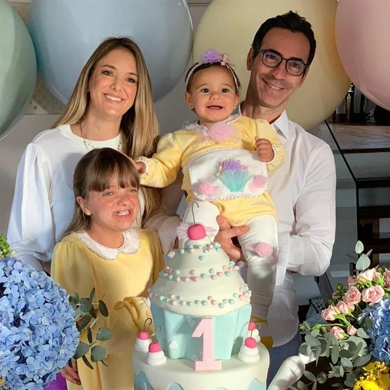 Tici Pinheiro e César Tralli celebram 1 ano da filha Manu