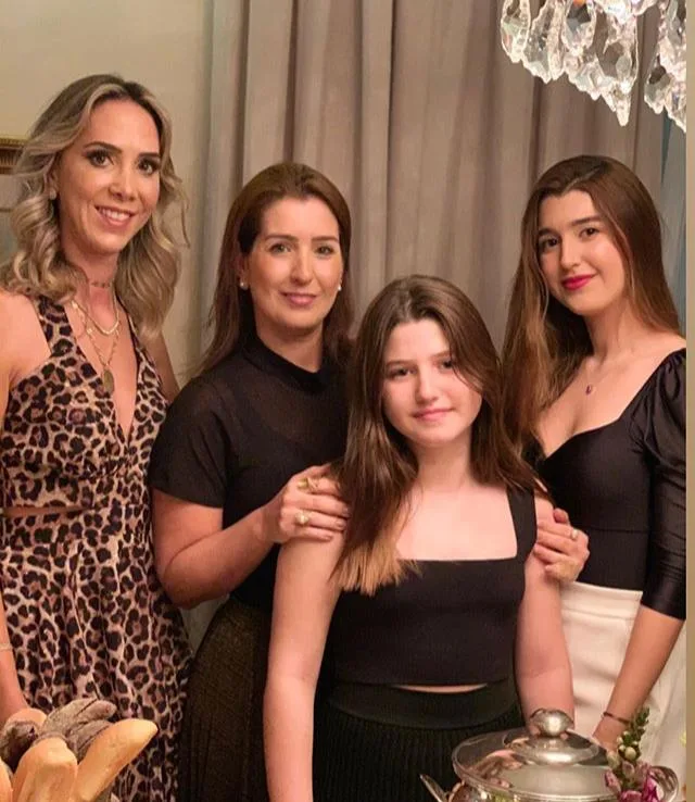 Lívia Vieira brindou aniversário em família