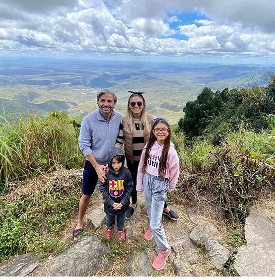 Isabela Markan e Fábio Albuquerque curtem Guaramiranga em família