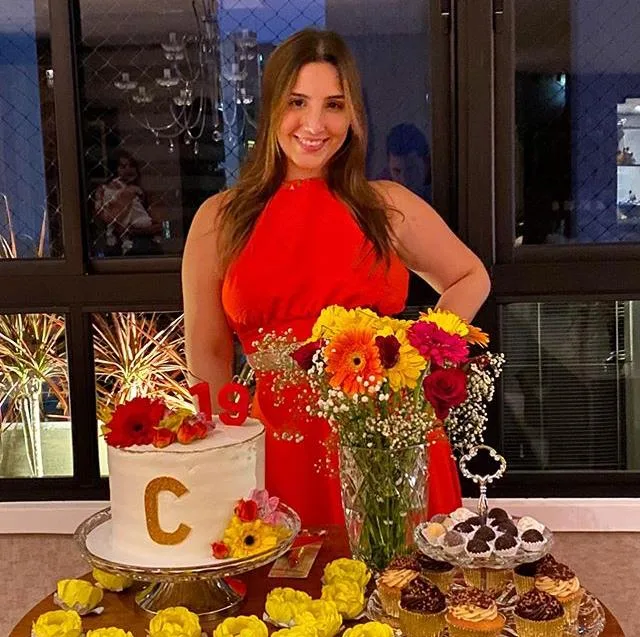 Carol Barreira celebra seus 19 anos