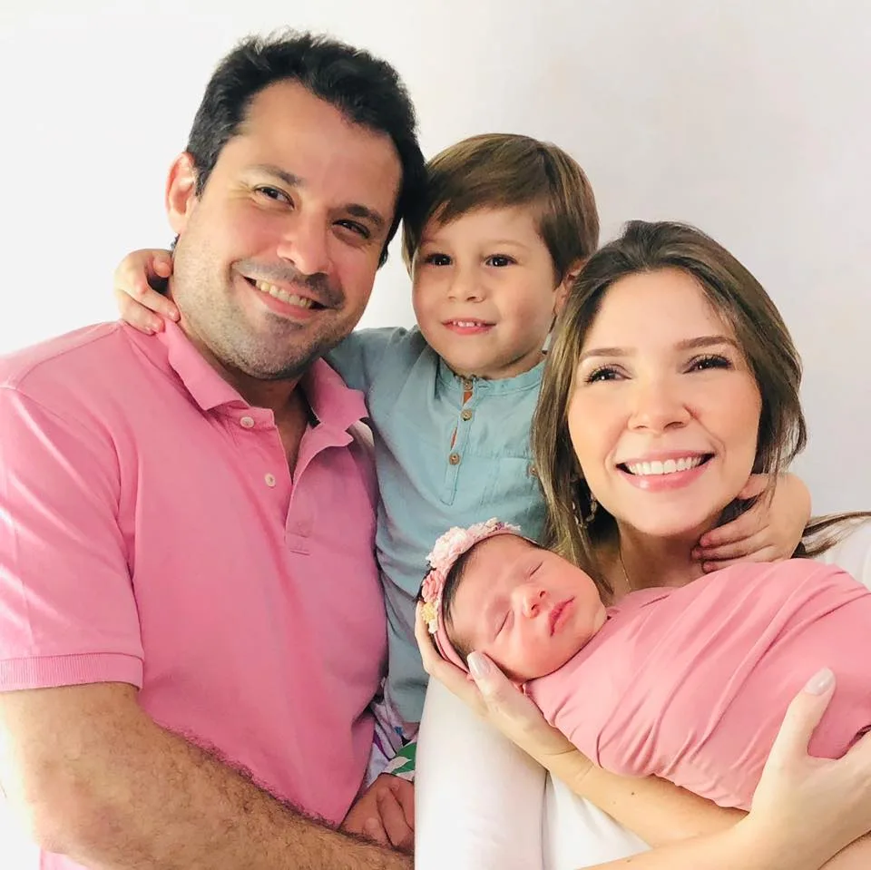 Fábio e Marcella Holanda recebem segunda visita da cegonha