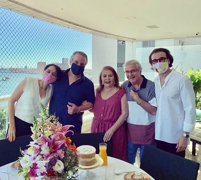Café da manhã festivo para Maria da Graça Maia