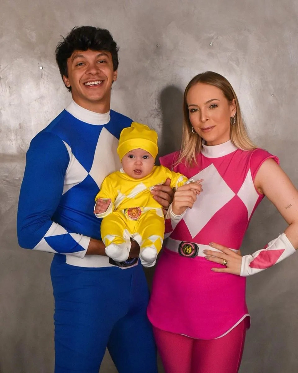 Influencers Tata e Júlio Cocielo celebram 4º mesversário de filha com tema Power Rangers