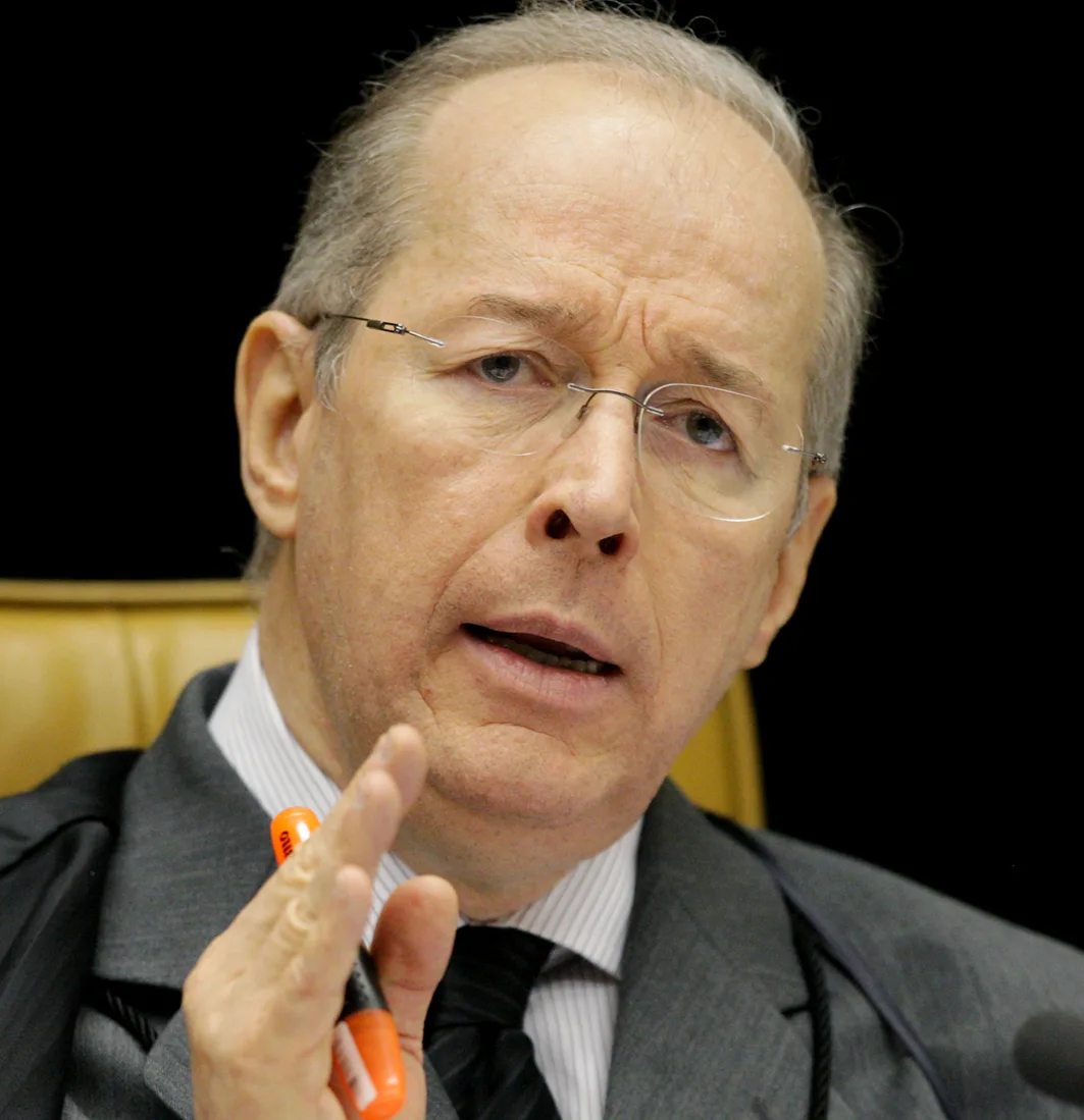 Ministro Celso de Mello tira licença médica do STF
