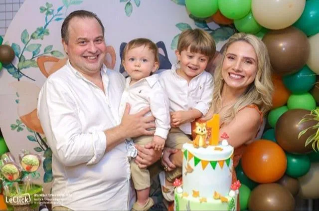 Renata e Mark Viana festejam primeiro ano de Benjamin