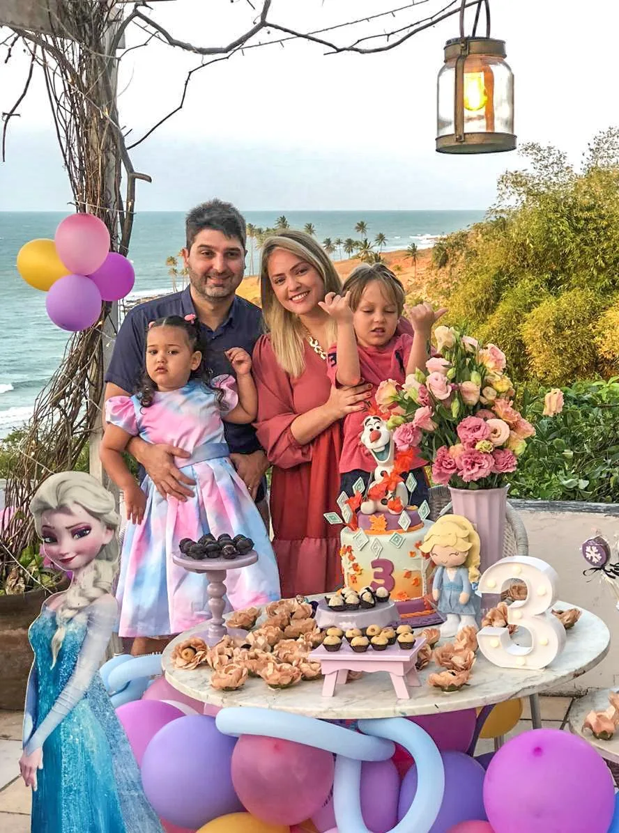Marcella e Fábio Arruda comemoram 3 anos de Melissa