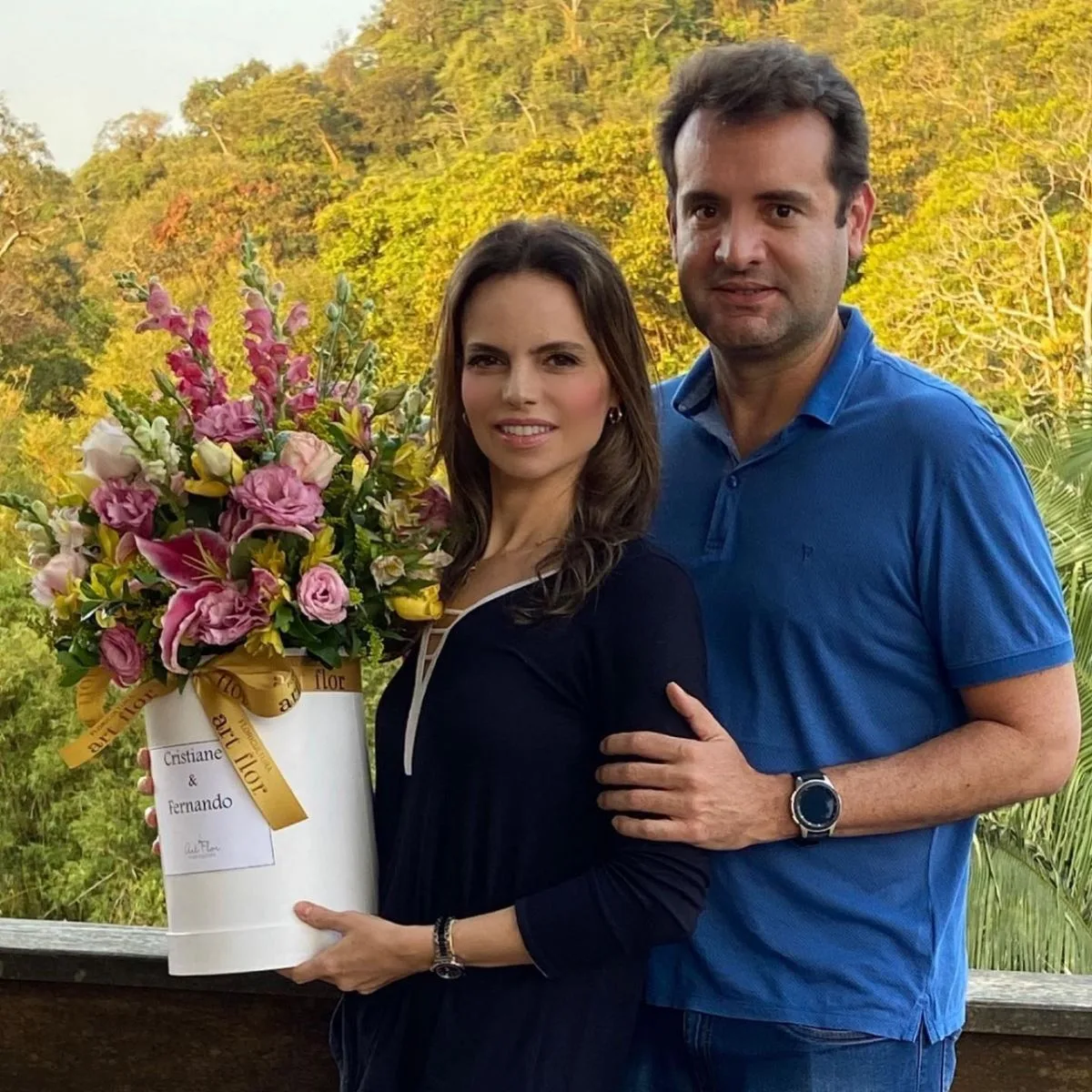 Cristiane Canamary e Fernando Gurgel brindam 16 anos de casados