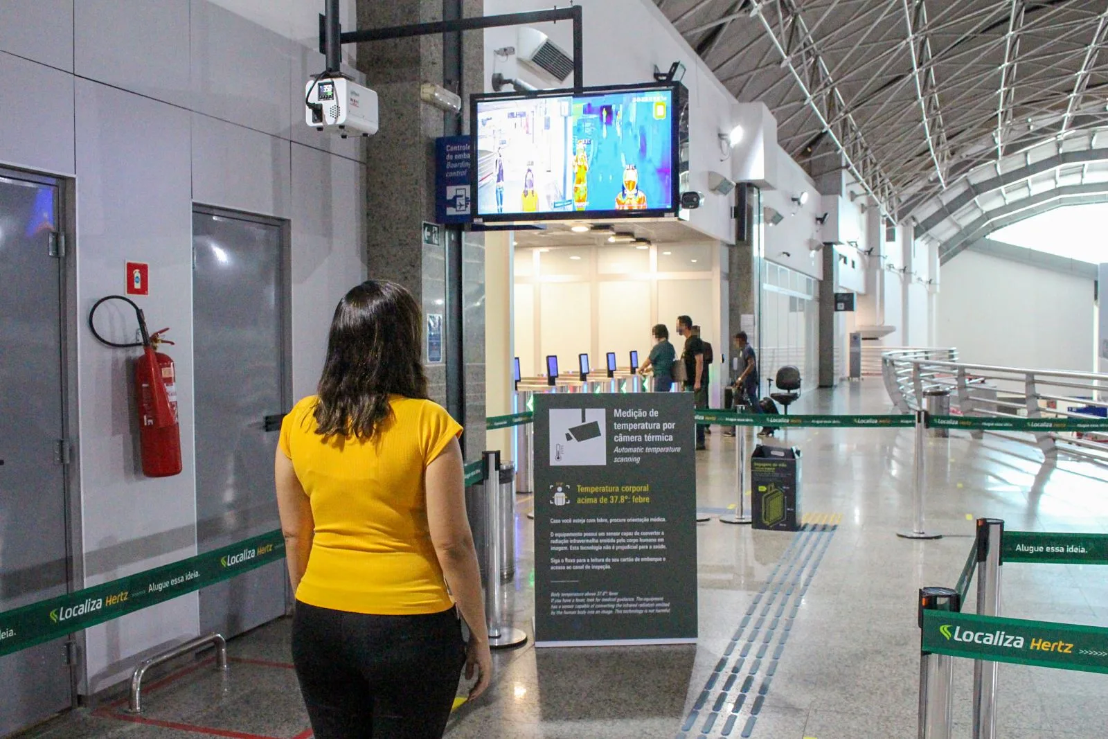 Aeroporto instala câmera que mede temperatura de até 500 pessoas em três minutos