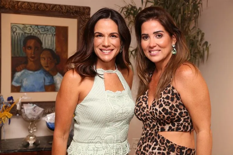 Ana Vládia Sales recebe em torno da aniversariante Ana Virgínia Martins
