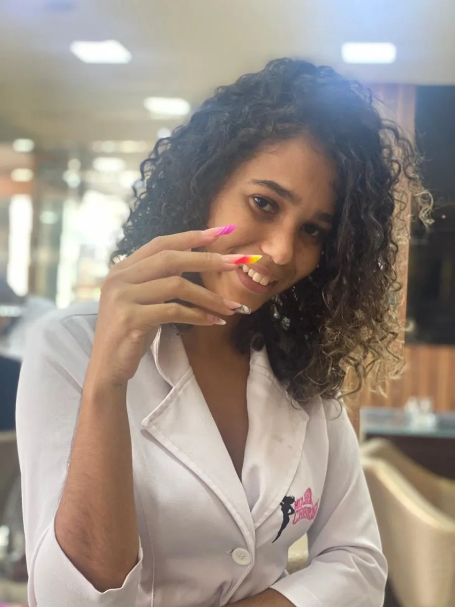Manicure promove curso de aperfeiçoamento em nail art