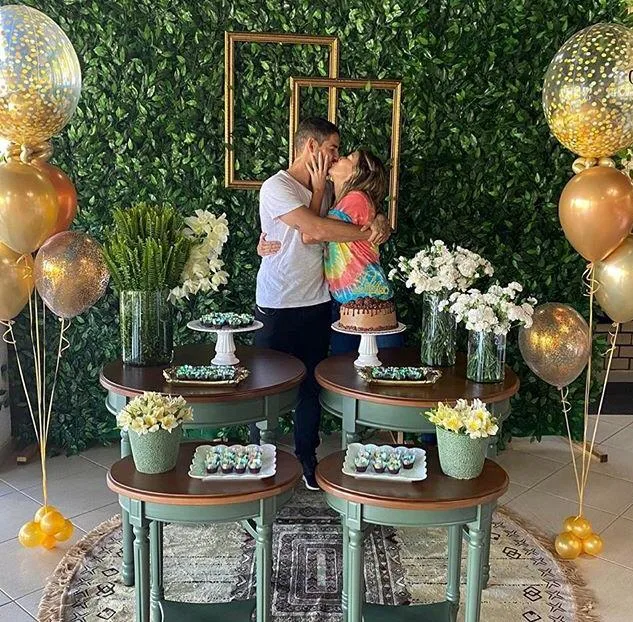 Alexandre Pato recebe os parabéns de familiares, amigos e fãs