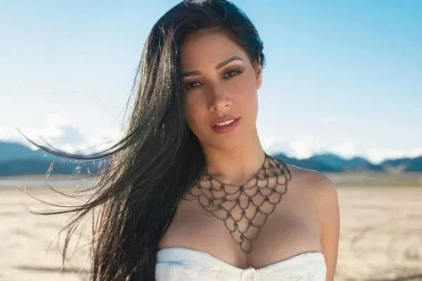 Cantora Simaria se cura de coronavírus e posta vídeo de reencontro com filhos