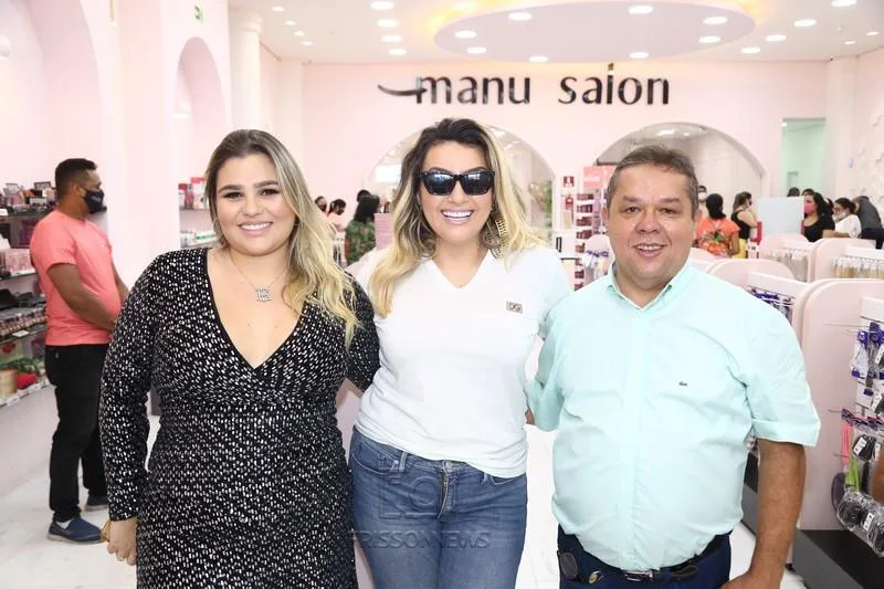 Salão de beleza Manu Feminine Beauty inaugura com a presença de Thayse Teixeira