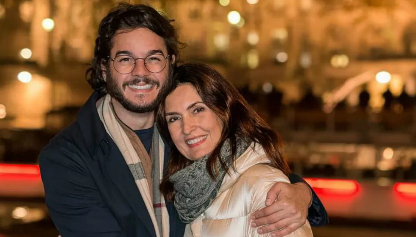 Namorado de Fátima Bernardes, Túlio Gadêlha desiste da Prefeitura de Recife