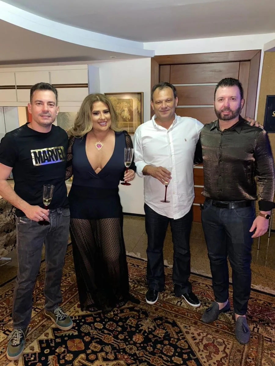 Montiele e Humberto Arruda recebem em jantar intimista