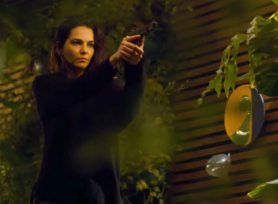 Primeiro thriller brasileiro na Netflix, “Bom Dia, Verônica” ganha trailer
