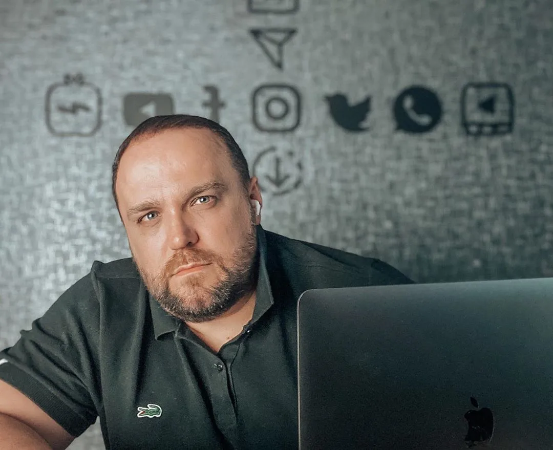 Wellington Campos entrevista cantor Eduardo Costa sobre estratégias do Instagram