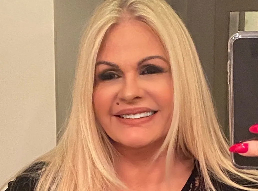 Monique Evans diz que está com pneumonia e suspeita de Covid-19