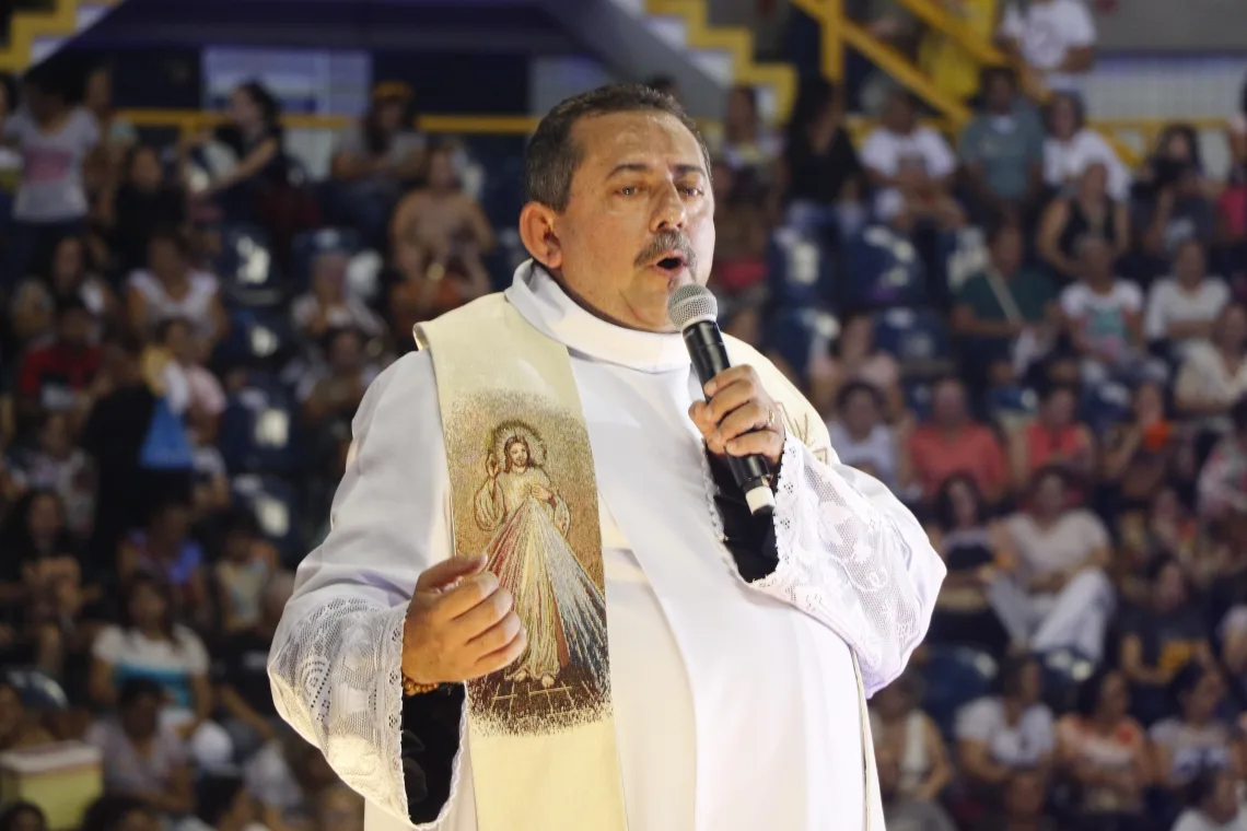 Padre Antonio Furtado comanda Festa dos Arcanjos, neste dia 29